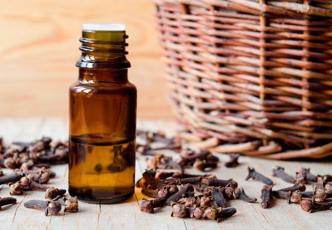 Panduan aromaterapi mendukung minyak kuncup cengkeh
